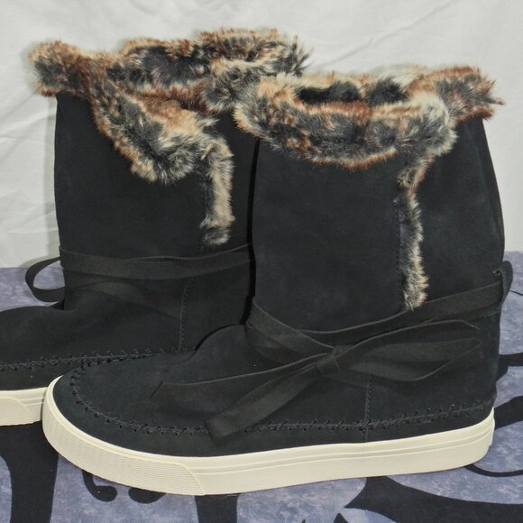 NWOT Black Leather Tom's Faux Fur Snow Boots - Picture 5 of 13